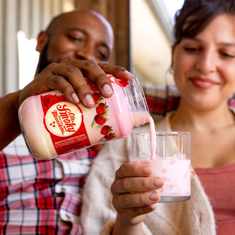 Ole Smoky White Chocolate Strawberry Cream Moonshine